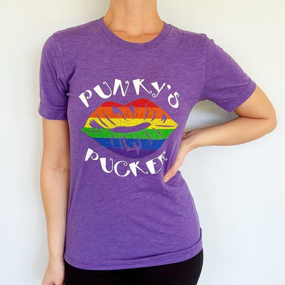 Punky’s Pucker rainbow kiss gay pride purple cotton blend tee size XS